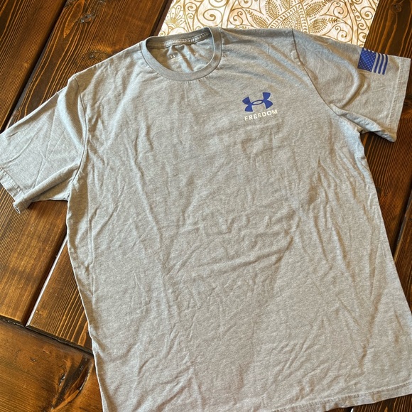 Under Armor T-shirt - Picture 2 of 2
